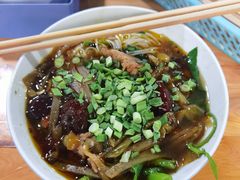 酸菜肉丝米线-越洋肖氏老米线(杨家坪店)