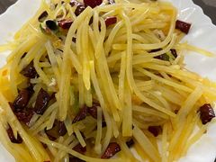 酸辣土豆丝-哈尔滨风味小吃东北菜(五角场店)