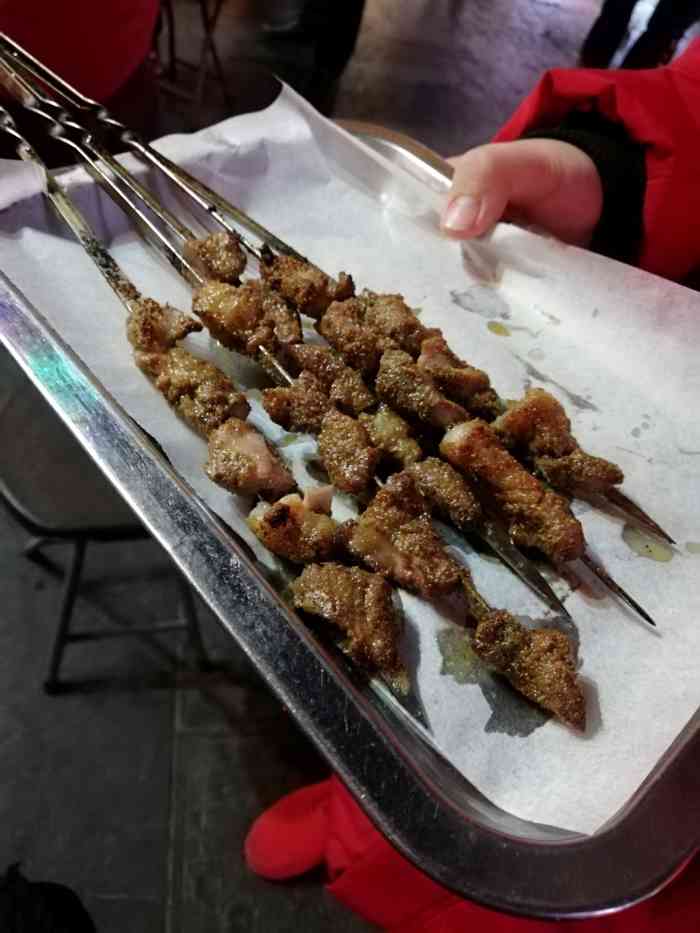 郭永平吊炉纯羊肉串-"正遇下雨,也走到摊前,就要了几串,总体味.