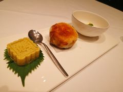 绿豆饼鲜肉月饼杏仁豆腐点心拼盘-Yan Ting 宴庭中餐厅(上海静安瑞吉酒店)