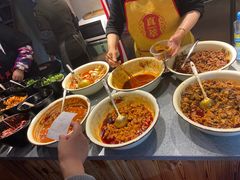 -爆炸头阿姨小四川正宗川味小吃(无任何分店)