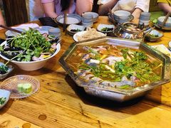 -野山舂·贵州现舂酸汤火锅(鸿通城店)