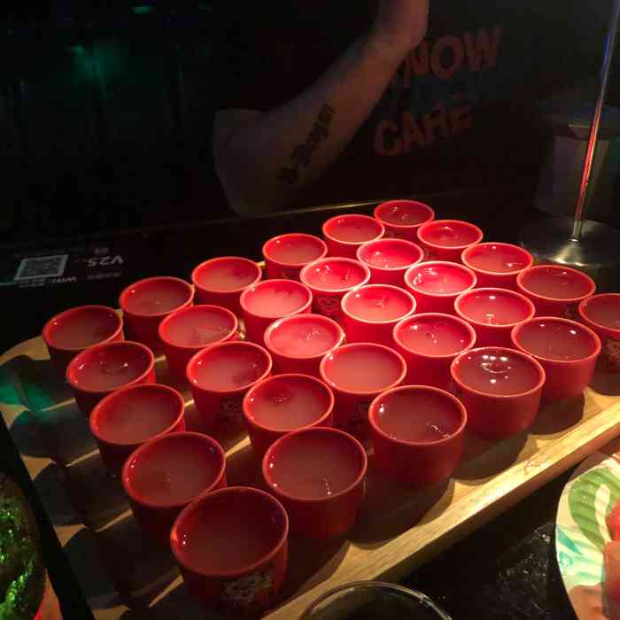 辰色酒馆(湖明路店"放飞自我,辰色相伴.霓光闪烁,音乐嗨起.