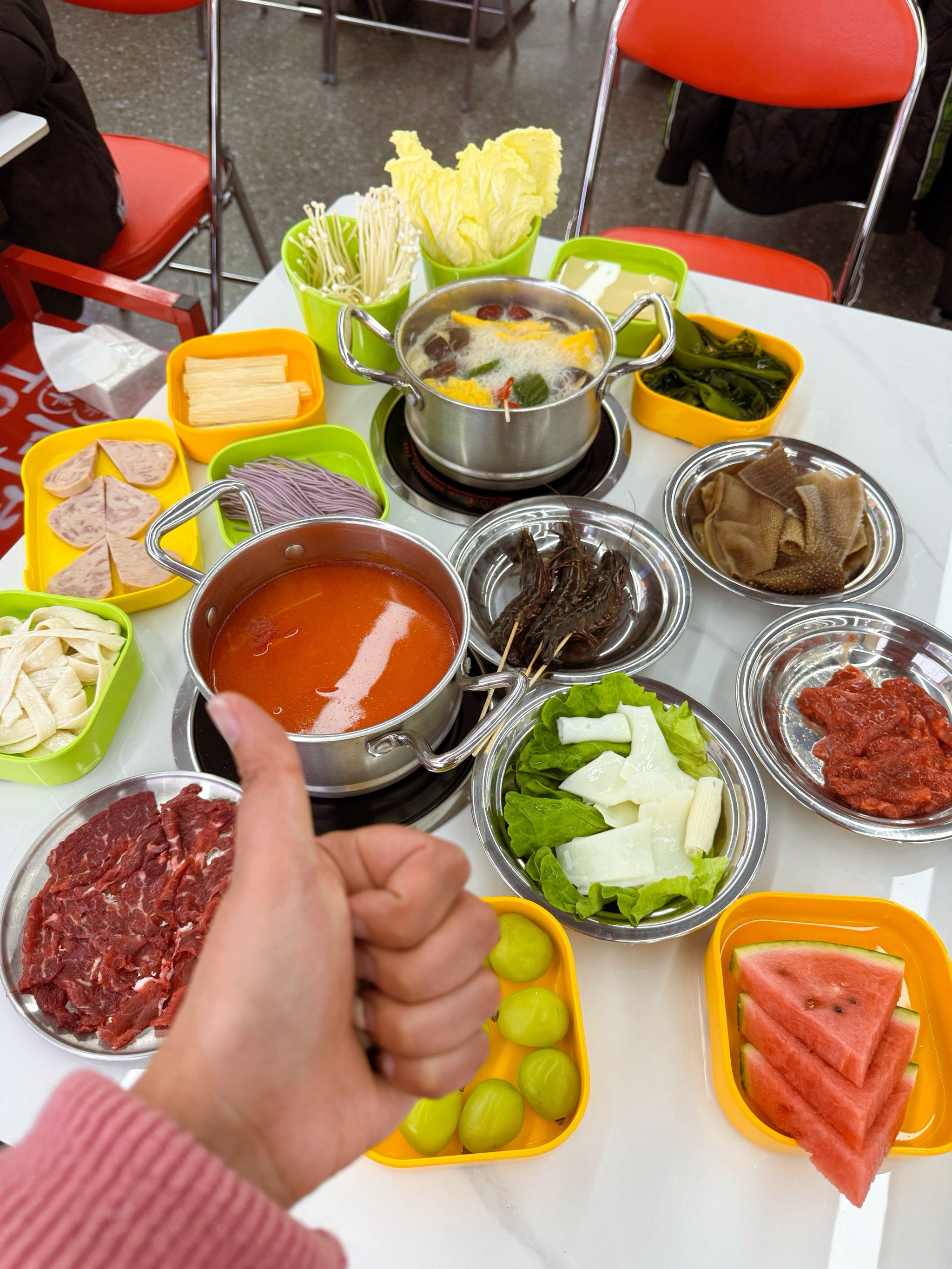 菜品全部自选,妈妈再也不用担心没人陪我吃火锅了🍲
一人一锅,小