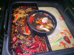 -老牌坊云南鱼豆花火锅(哈西万达店)