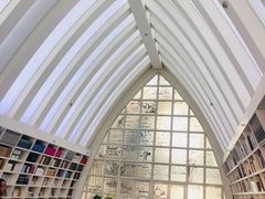 -钟书阁(松江泰晤士小镇店)