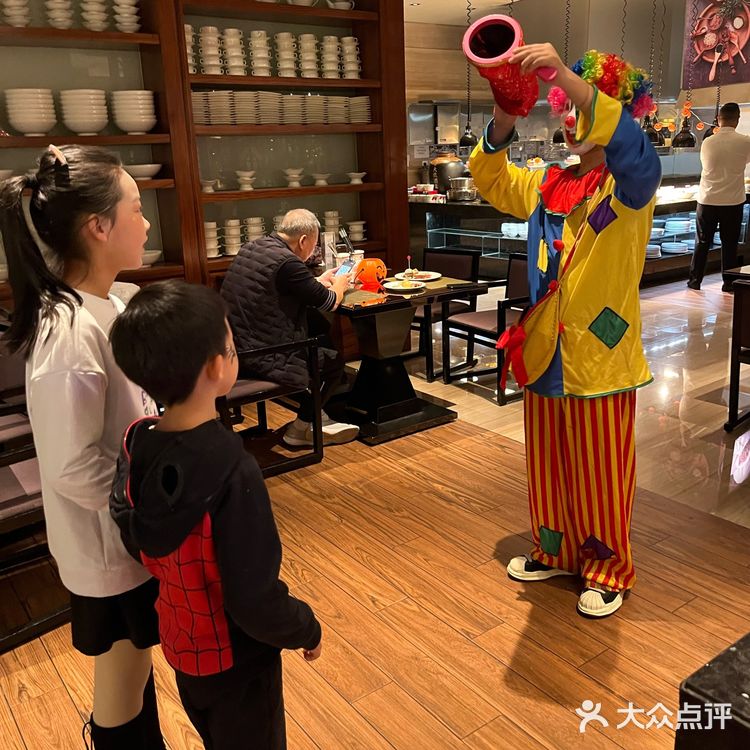 免费脸绘、DIY饼干、小丑互动、无限量大闸蟹…万圣节太好玩啦