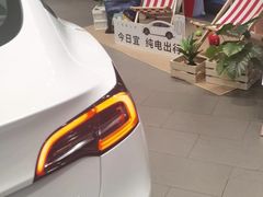 -TESLA 特斯拉(上海太古汇体验店)