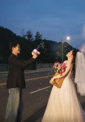 -雪中彩影婚纱摄影·微光艺术中心