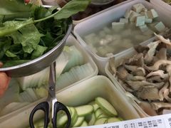 -陆师傅砂锅烫菜(圆通街店)