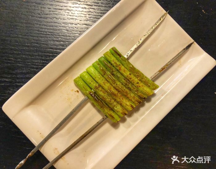 炭秘12时烤吧(瞿溪路店)烤蒜苗图片 - 第1张