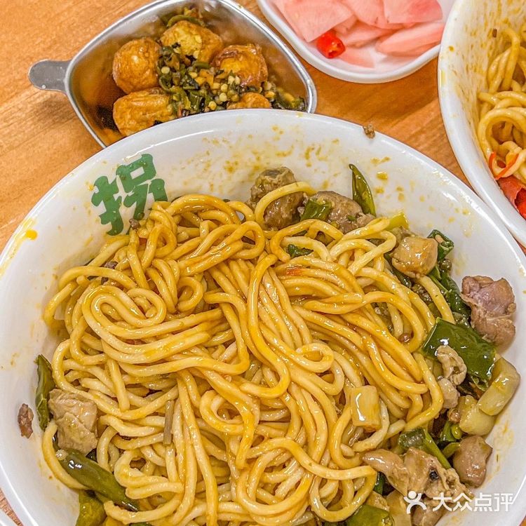 这面一筷子下去全是鸡肉！！我连吃了三天！