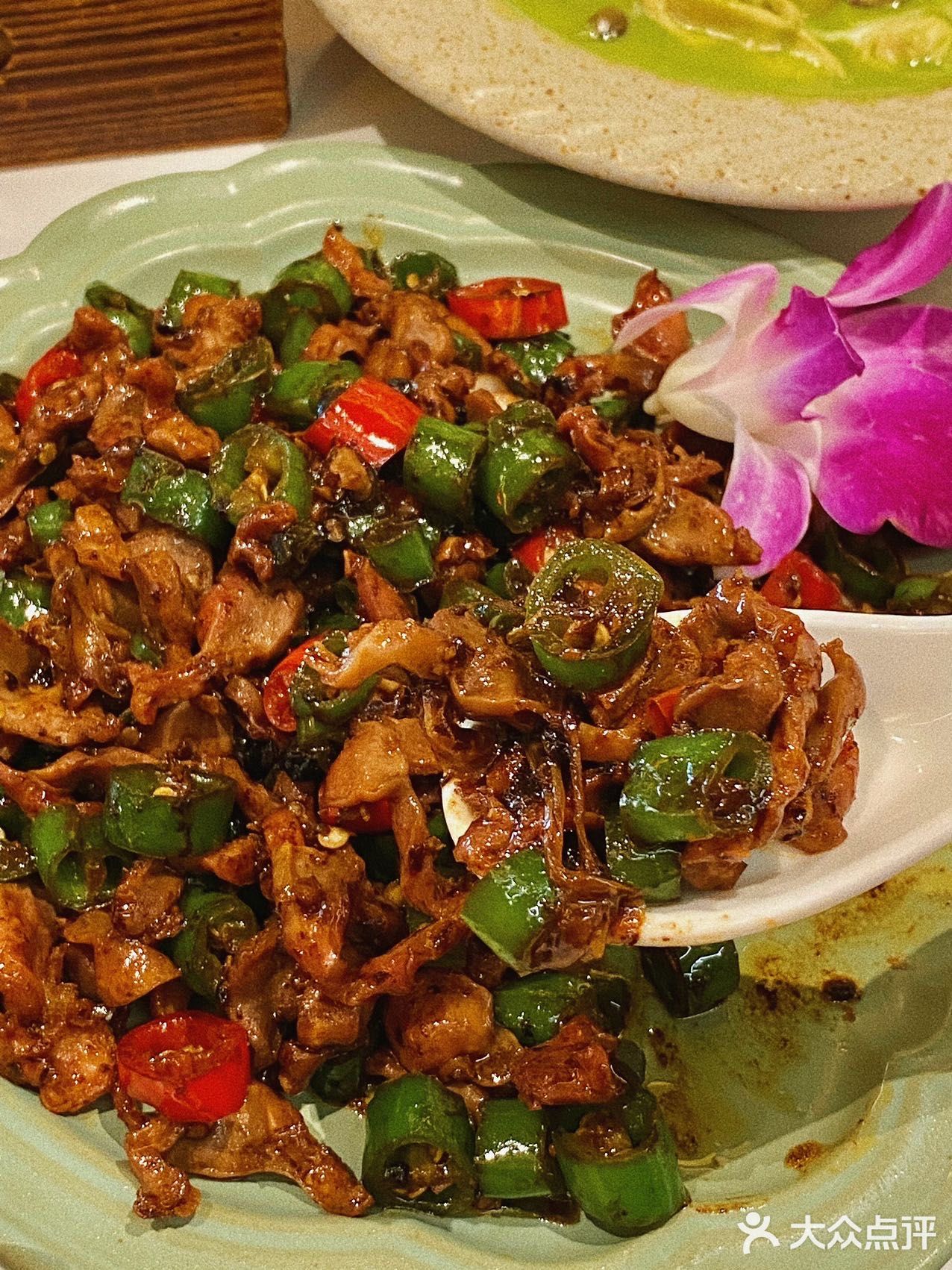 怒干三碗鸡油饭！这道爆炒鸡杂专治没胃口