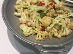 -海派美食·家宴海鲜青岛菜·石锅鲽鱼头(东方城店)