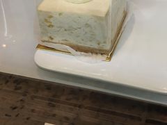 菠萝燕麦慕斯蛋糕-Seesaw Coffee(上海尚悦湾店)