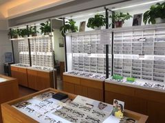 -视野联行眼镜•蔡司•依视路(温江店)