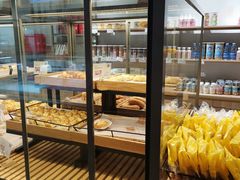 面包甜点陈列柜-顶东面包花园·生日蛋糕(世博店)
