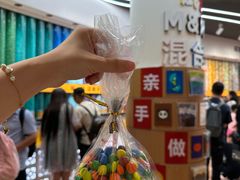 -m豆巧克力世界(上海世茂广场店)