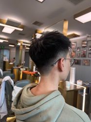 -即型男士理发工作室