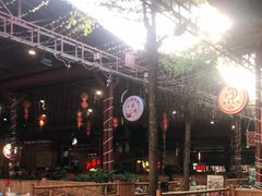 -三亚火车头万人海鲜广场