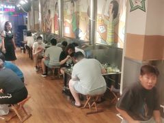 等位区-英雄故事地摊烤肉(马驹桥店)