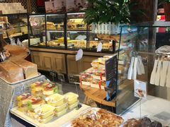 面包甜点陈列柜-昆明冠生园·蛋糕·面包(南强街店)