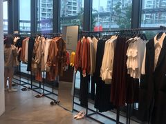 -URBAN REVIVO(上海中庚漫游城店)