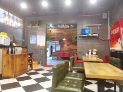 -愉肴麻辣香锅(中山路店)