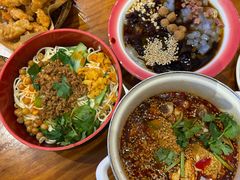 -爆炸头阿姨小四川正宗川味小吃(无任何分店)
