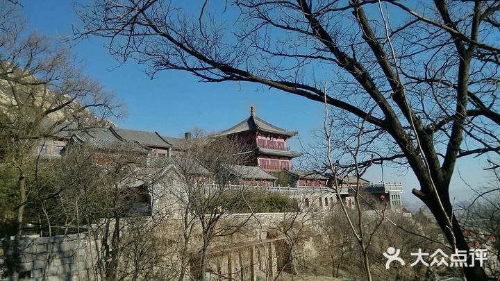 凤凰岭龙泉寺 地理位置： 北边凤凰岭 在海淀的朋友去