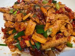 -阿瓦山寨·湘菜现炒·剁椒鱼头王(咸阳总店)