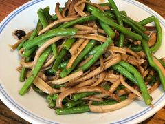 长豆角炒茶树菇-大厨小馆(华阳城店)