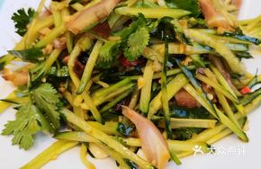 Cucumber Shreds with Pig's Ear