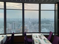-亚洲国际大酒店·云顶阁旋转自助餐厅