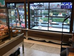 面包甜点陈列柜-巴黎贝甜(昆城广场店)
