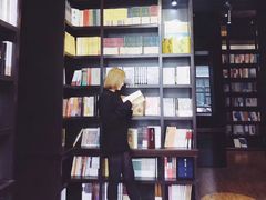 -钟书阁(松江泰晤士小镇店)