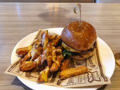 洛杉矶双重车达芝士牛肉汉堡-J·one Bistro吉萬酒厨·牛排