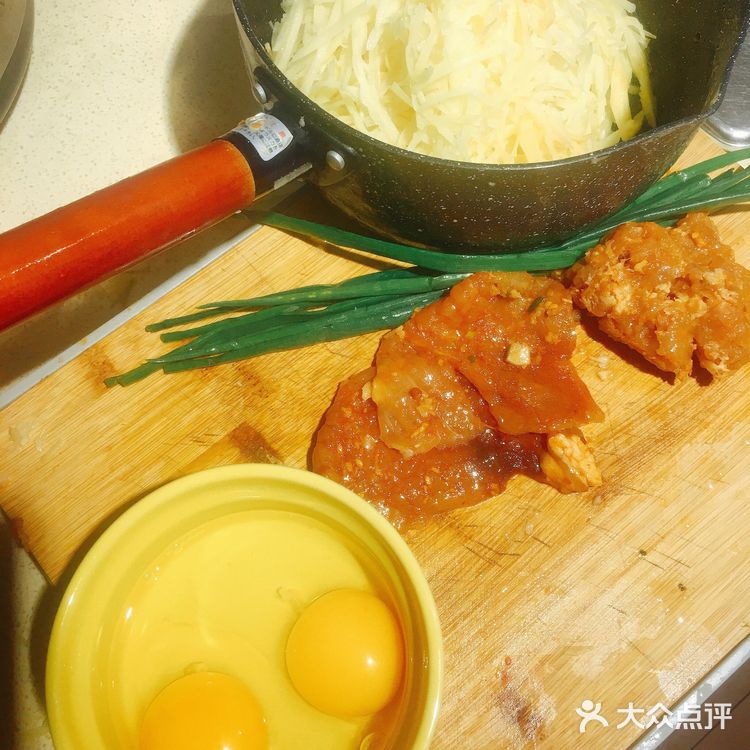 今日份小创意：鸡胸肉土豆丝饼，好赞!