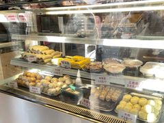 面包甜点陈列柜-许阿姨糕团店(南京总店)