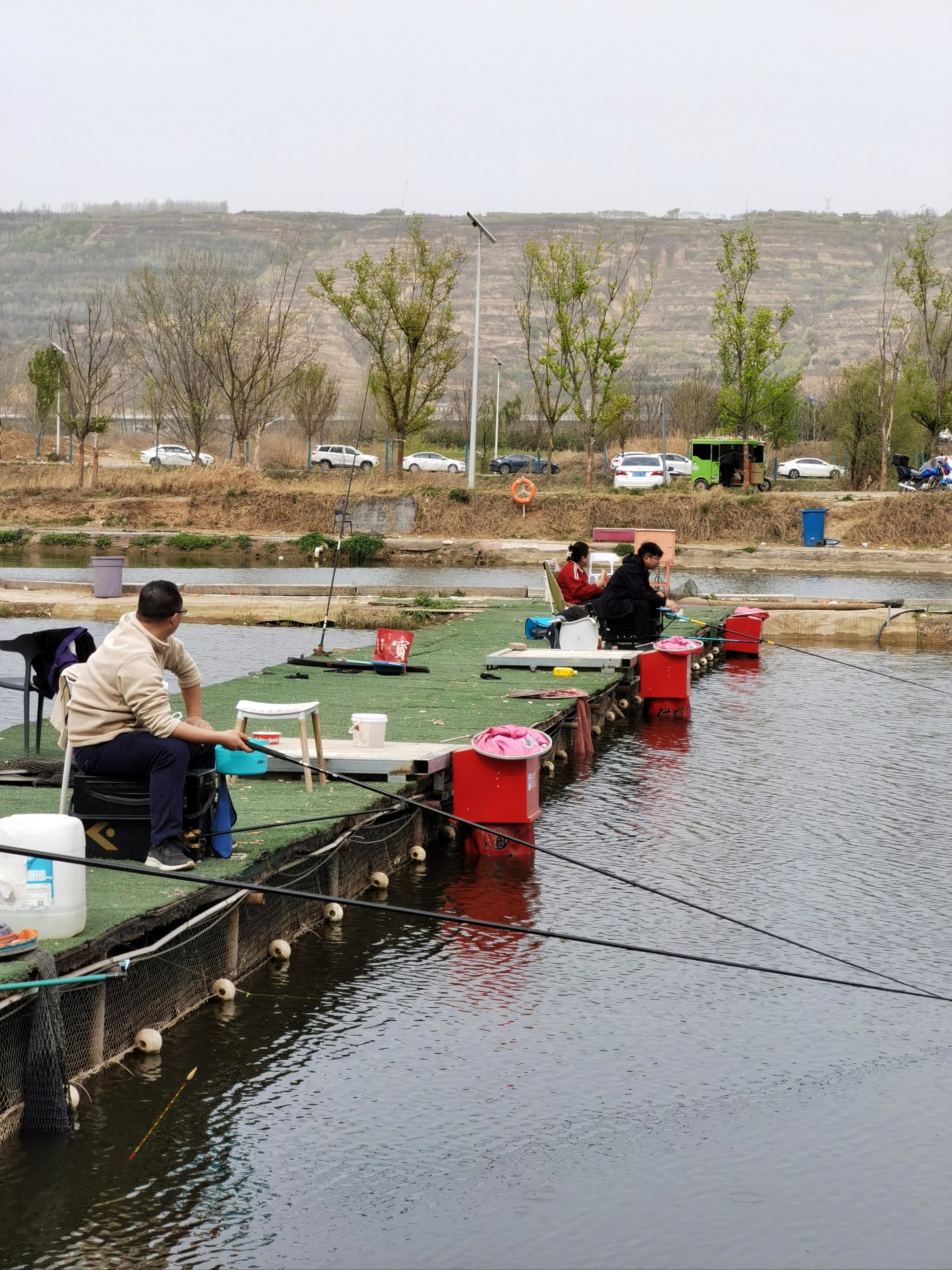 周末湖边垂钓的惬意🎣我与鱼塘的快乐契约
