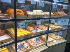 面包甜点陈列柜-仟吉KenGee(武汉高铁站店)