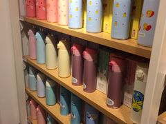 -名创优品(北京新中关购物中心地铁层店)