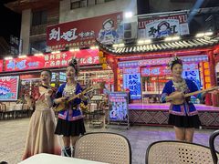 -刘姐啤酒鱼民族演艺餐厅(西街总店)