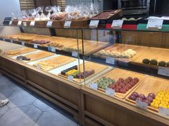 面包甜点陈列柜-南宋胡记(杭州河坊街店)