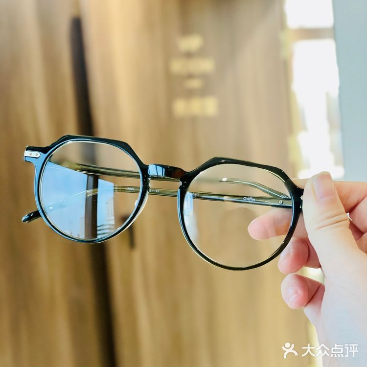 近视女孩也能很好看啊~素颜眼镜店~香港目色~ 