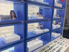 -美式眼镜·授权蔡司.依视路.尼康.豪雅.明月(南翔印象城店)