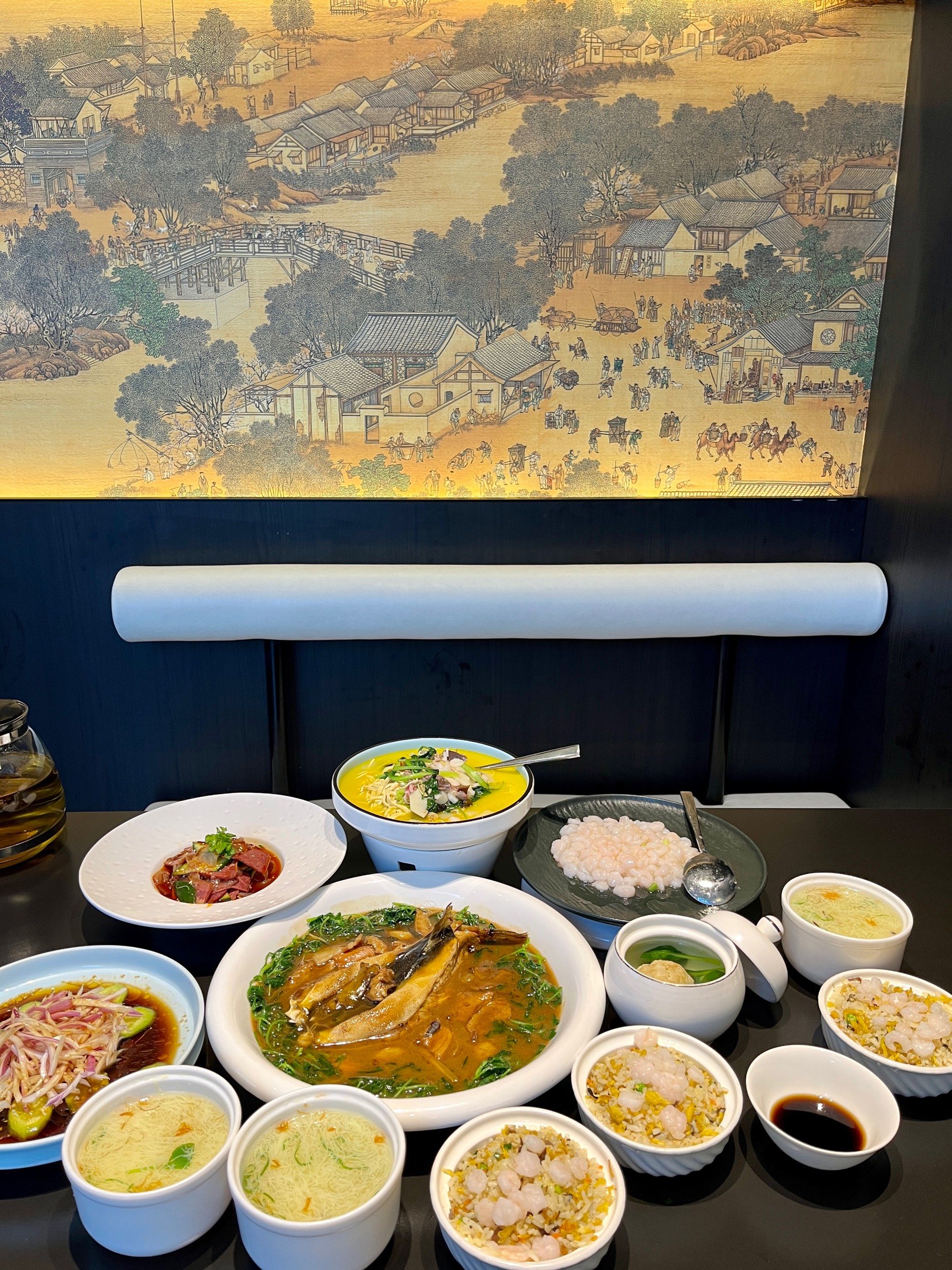 n逛完瘦西湖当然要来食为天吃正宗淮扬菜啊
30年老店,淮扬菜的