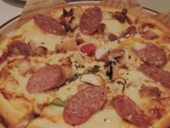 秘制鸡肉香肠披萨-露露家咖啡店