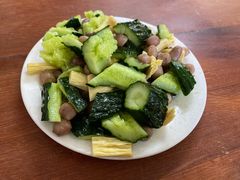 腐竹黄瓜花生米-宝瑞门钉肉饼店