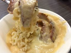 猪颈肉芝士捞公仔面-新记餐厅(香槟大厦店)